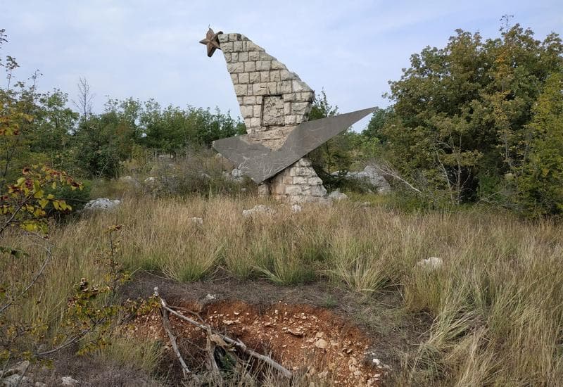 Ilustracija članka: U jami Mratova pronađeni posmrtni ostatci hercegovačkih franjevaca