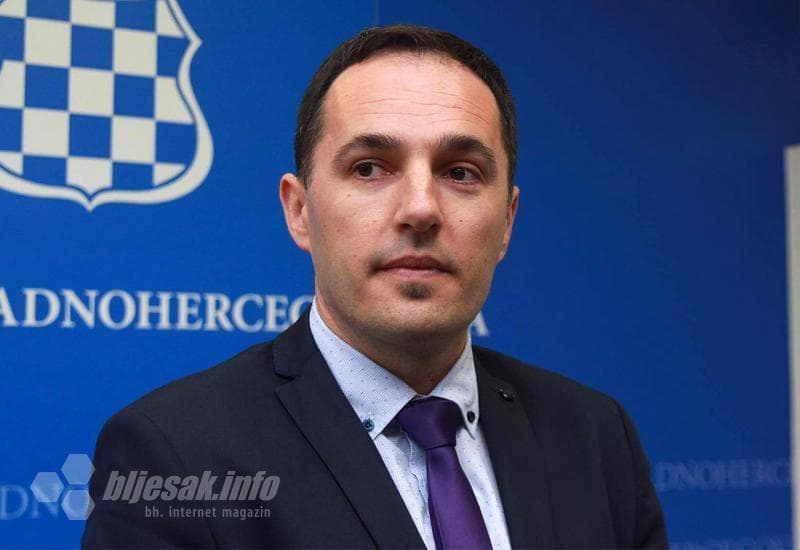 Ilustracija članka: Predsjednik Skupštine ŽZH brani posao savjetnika sa srednjom školom