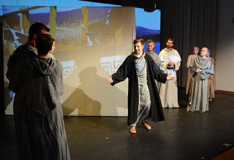 Ilustracija članka: Mjuzikl o svetom Anti stiže u Mostar i Humac