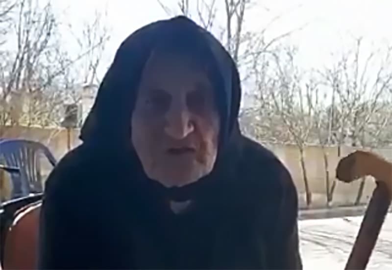 Ilustracija članka: Baka iz Imotske krajine opjevala političku situaciju u Hrvatskoj i postala hit na internetu