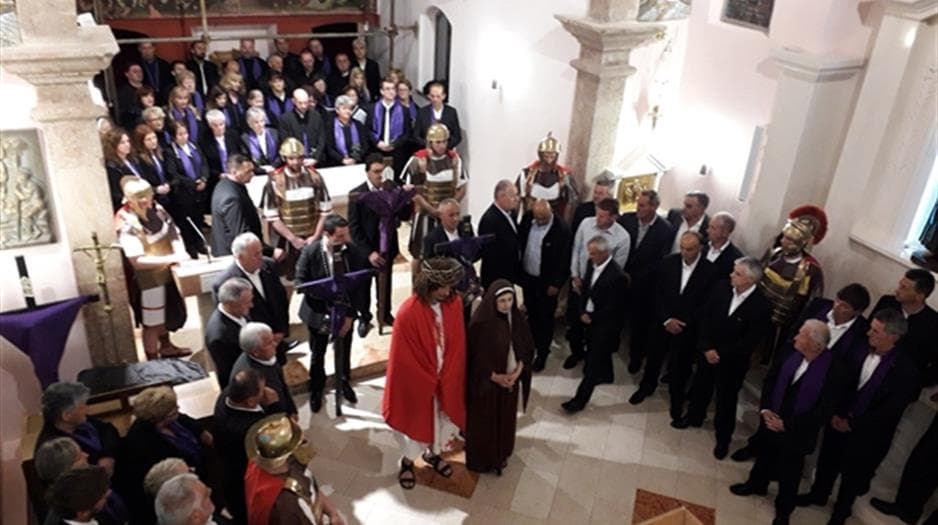 Ilustracija članka: VIDEO Poslušajte ‘Kantanje’ – arhaični glazbeni fenomen pjevanja Gospina plača kantača iz Imotske krajine