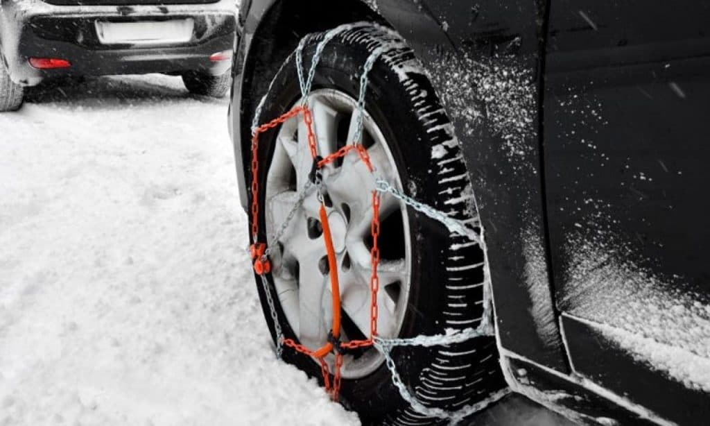 Ilustracija članka: Zimska oprema zakonski obavezna do 15. travnja