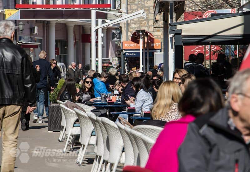 Ilustracija članka: Mostar: Pao sa zgrade dok je čistio prozore