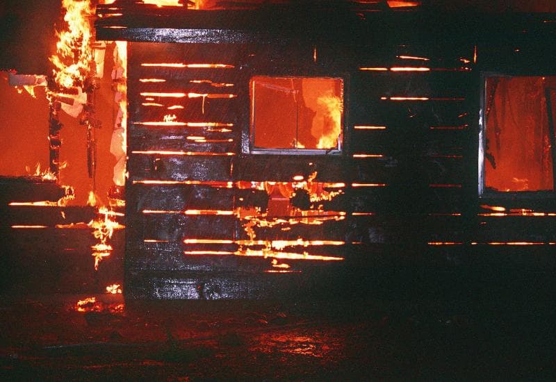 Ilustracija članka: Bijeljina: Zapalio kuću bivšoj djevojci