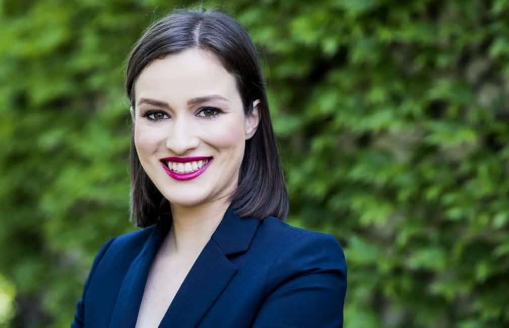 Ilustracija članka: Motor je počela voziti prije nego je krenula u školu; Ima karijeru i momka u Zagrebu, ali Ljubuški joj je u srcu…