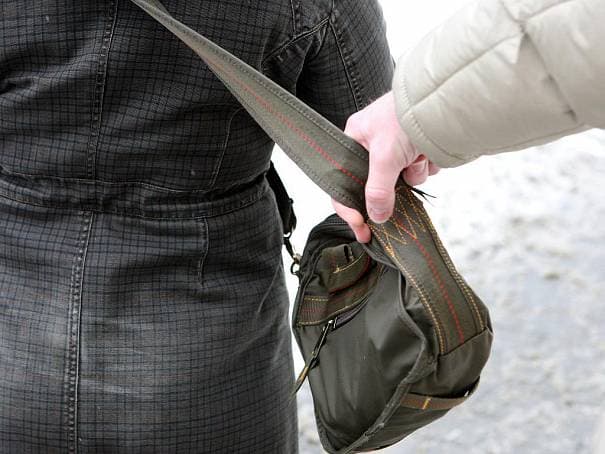 Ilustracija članka: Četiri džeparice iz BiH stigle na ‘sezonski rad’ u Split: ženama na ulici iz torbi i ruksaka krale novčanike…