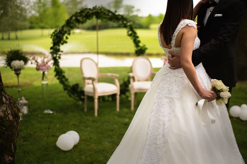 Ilustracija članka: Sve veći broj mladenaca iz Hrvatske zbog velikih ušteda radi svadbu u Hercegovini