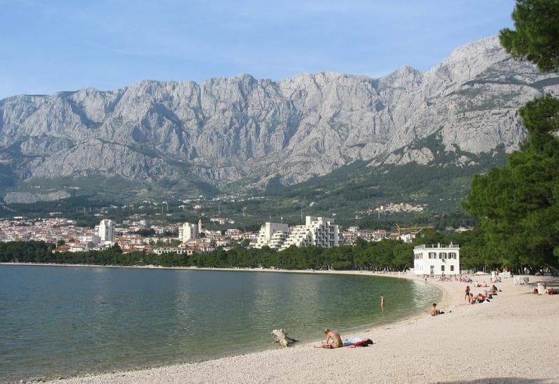 Ilustracija članka: Kako će izgledati godišnji odmori ove godine? 