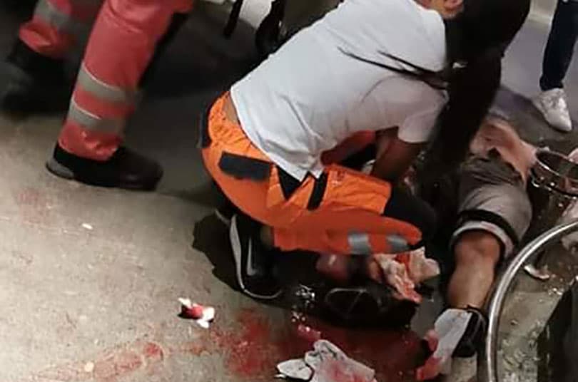 Ilustracija članka: Dramatična noć u Splitu: Muškarac s nožem izbo četvero ljudi na Bačvicama