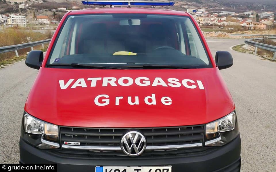 Ilustracija članka: Požar kod Hotela Otok zahvatio osobno vozilo