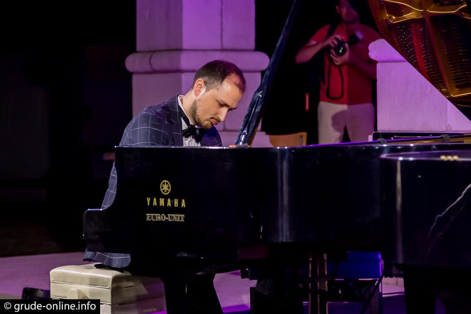 Ilustracija članka: Pijanist Ivan Galić među najboljima na svijetu, podržite ga svojim glasom za pobjedu