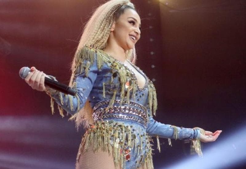 Ilustracija članka: Pozadina napada na pjevačicu u Mostaru: Njenom suprugu prijeti mafija?