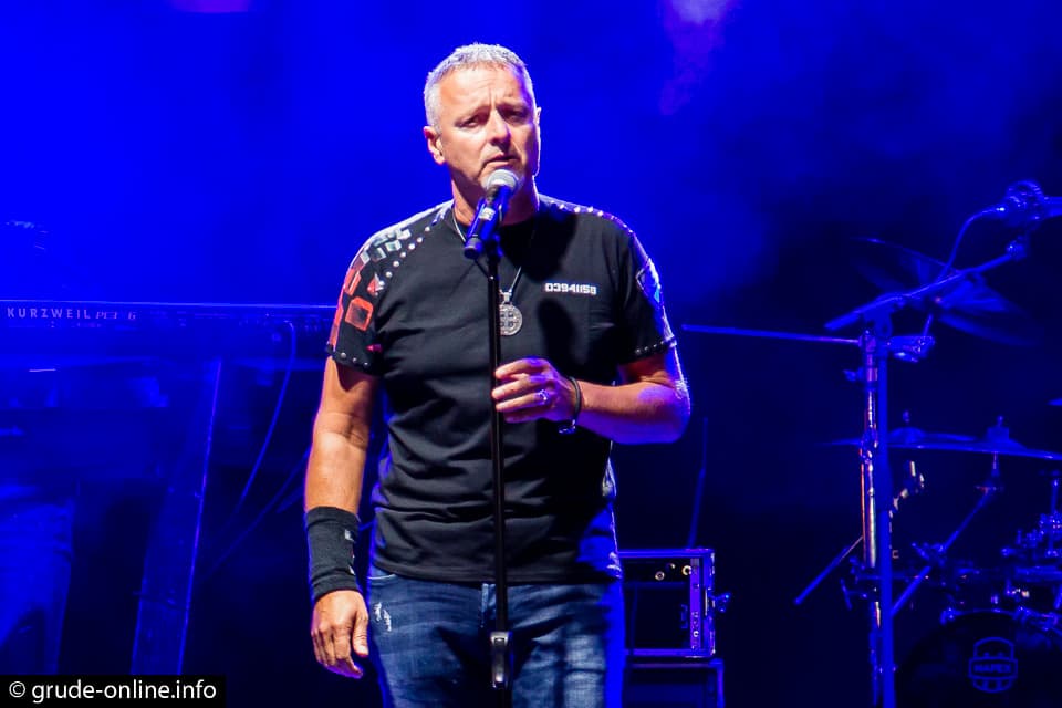 Ilustracija članka: Radio NU diže glas – ujedinimo eter za Thompsona i protiv cenzure!