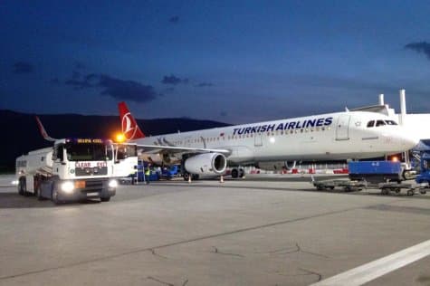 Ilustracija članka: Turska počela puštati ilegalne migrante u BiH? Čak 60 ih došlo u BiH zrakoplovom Turskih Airlinesa