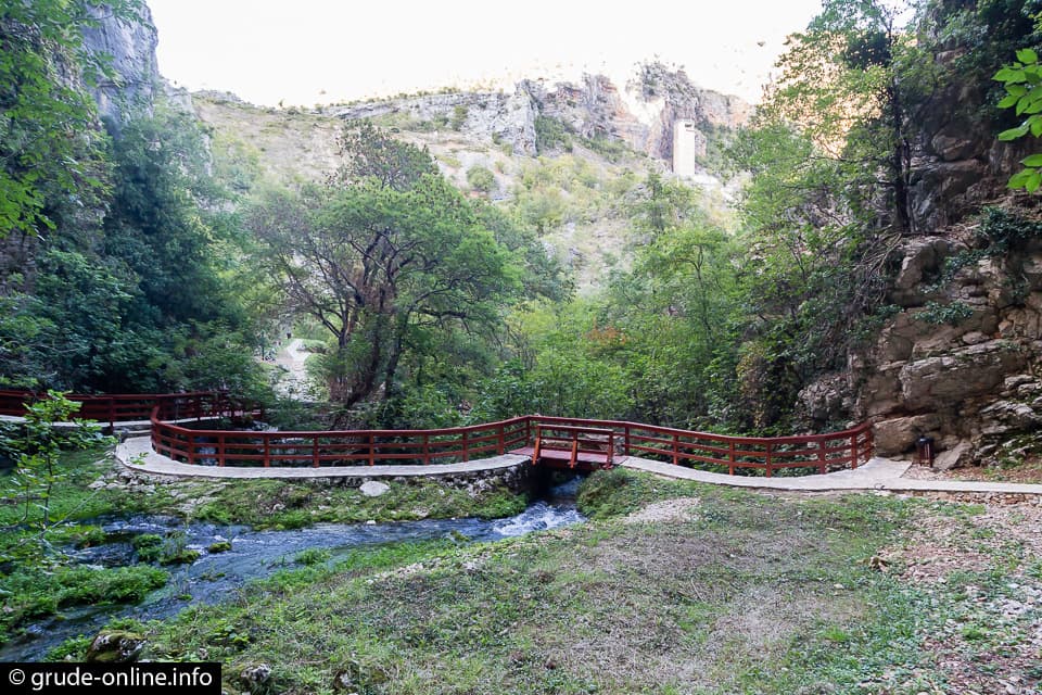 Ilustracija članka: Avanturistički park Peć Mlini: Zbog radova zatvara se dio šetnice prema izvoru rijeke Tihaljine