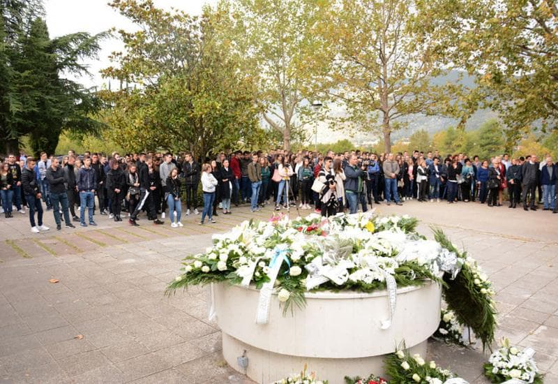 Ilustracija članka: Posljednje zbogom Lani Bijedić