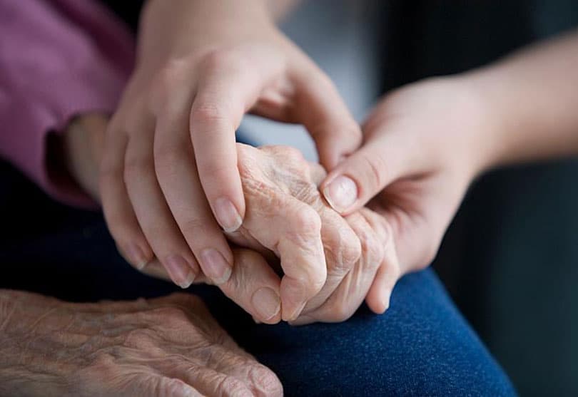 Ilustracija članka: Domovi za starije u Hercegovini puni, cijene smještaja kreću se od 900 do 2.800 KM