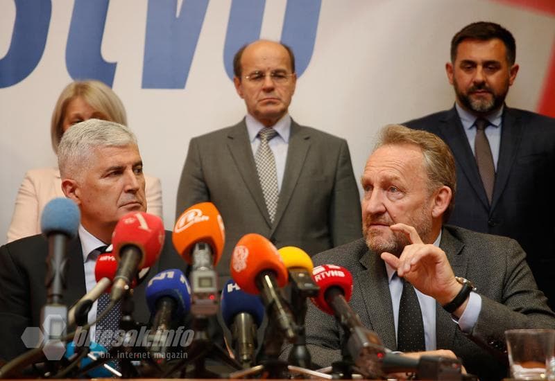 Ilustracija članka: Opet stalo: SDA blokira vlast zbog Izbornog zakona