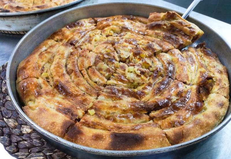 Ilustracija članka: Duvanjski burek ispod sača hit u Zagrebu!