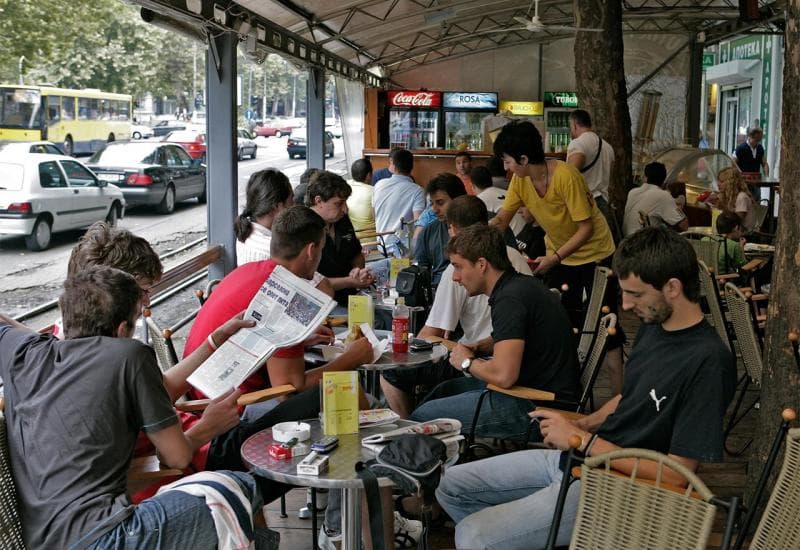 Ilustracija članka: Mladi u BiH: Žive s roditeljima i članovi su neke političke stranke