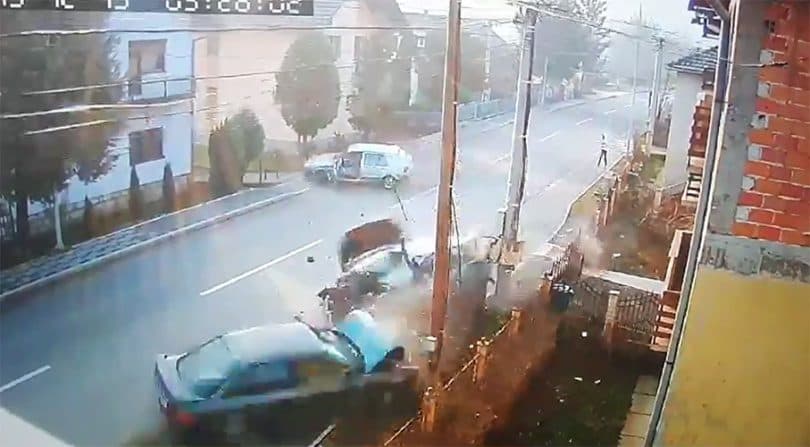 Ilustracija članka: Stravična nesreća u BiH: Pješak za dlaku izbjegao smrt