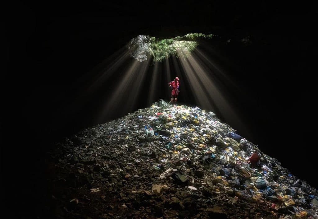 Ilustracija članka: Za sve je kriv čovjek: Špilja kod Ljubuškog puna otpada!