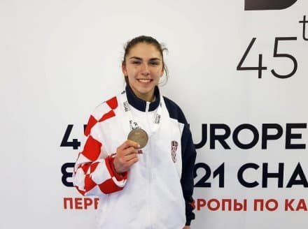 Ilustracija članka: Ponos Hercegovine: U 24 sata izmlatila četiri djevojke, vratila se kući i dala ispit na faksu