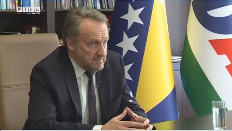 Ilustracija članka: IZETBEGOVIĆ OPET PRIJETI HRVATIMA: Bosanske pčele su nervozne