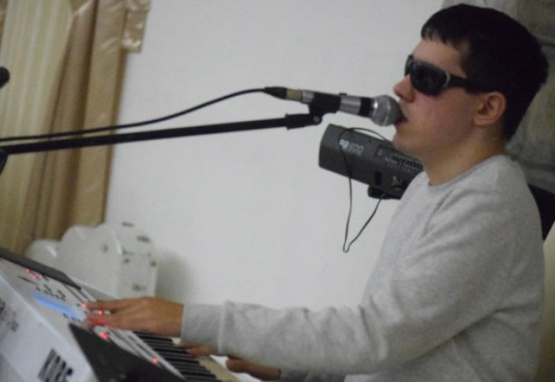 Ilustracija članka: Denis Barta i Dream team Babe snimili duet “Hercegovačka”