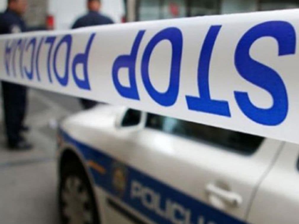 Ilustracija članka: Incident u Metkoviću: Zaštitar u banci propucao se službenim pištoljem