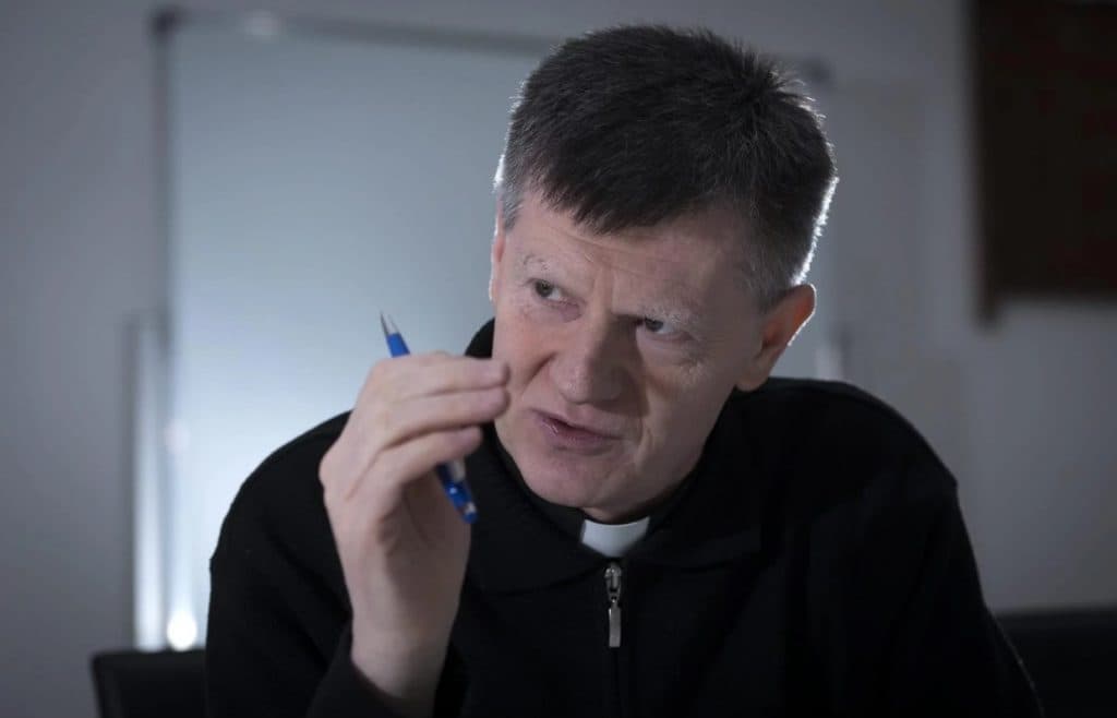 Ilustracija članka: Mons. Jozić: Nakon izlaska iz kome pogledao sam snimku nesreće, samim čudom nisam poginuo… Volio bih da je i Tiho preživio…