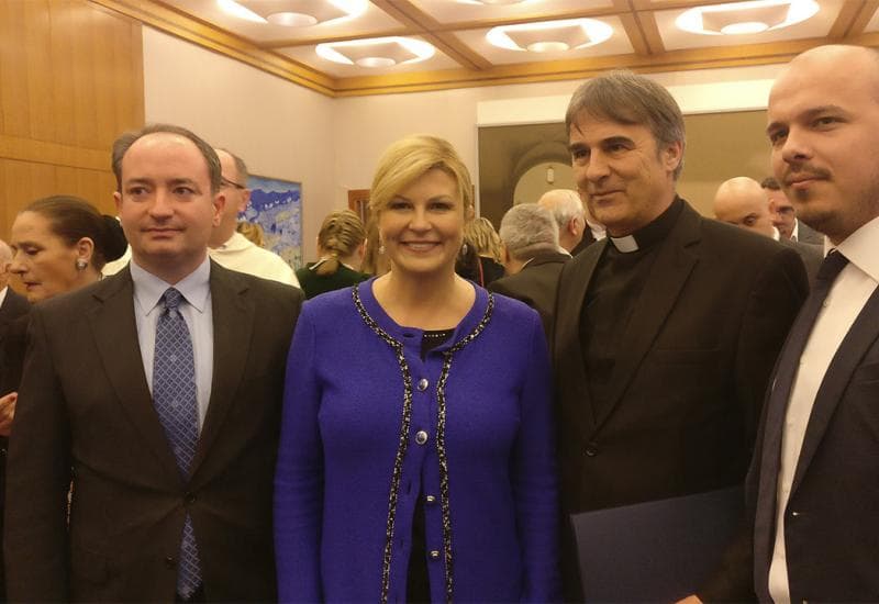 Ilustracija članka: Redom hrvatskog pletera odlikovan don Dragan Filipović