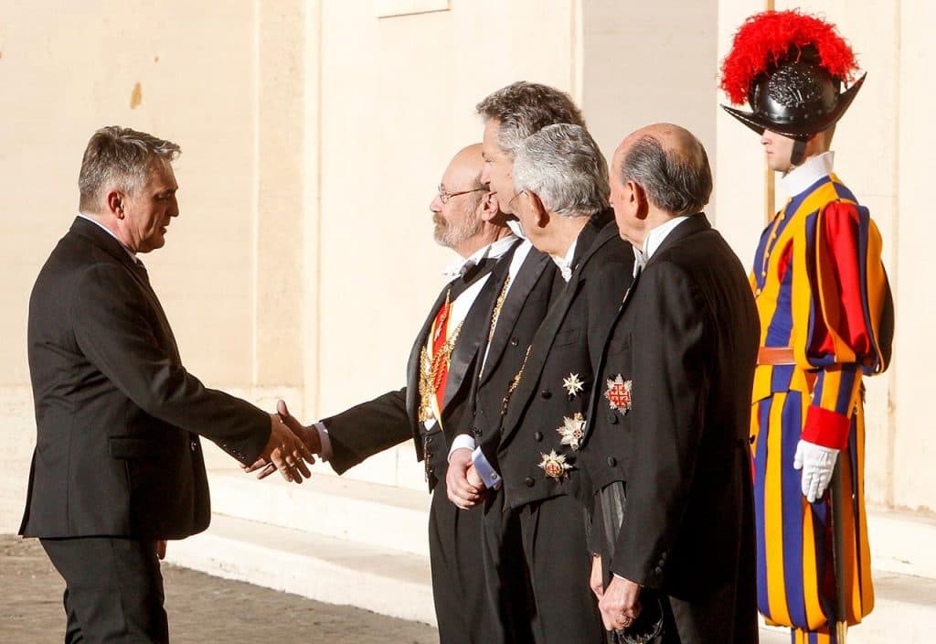 Ilustracija članka: Komšićev ured izostavio dio važne Papine poruke