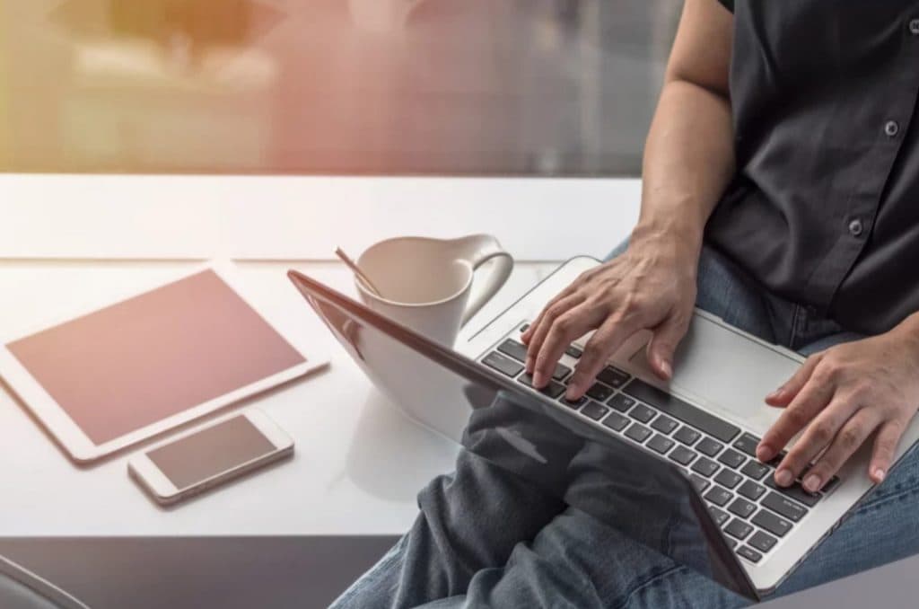 Ilustracija članka: RAK apelira na građane BiH da tijekom izvanrednog stanja racionalno koriste internet