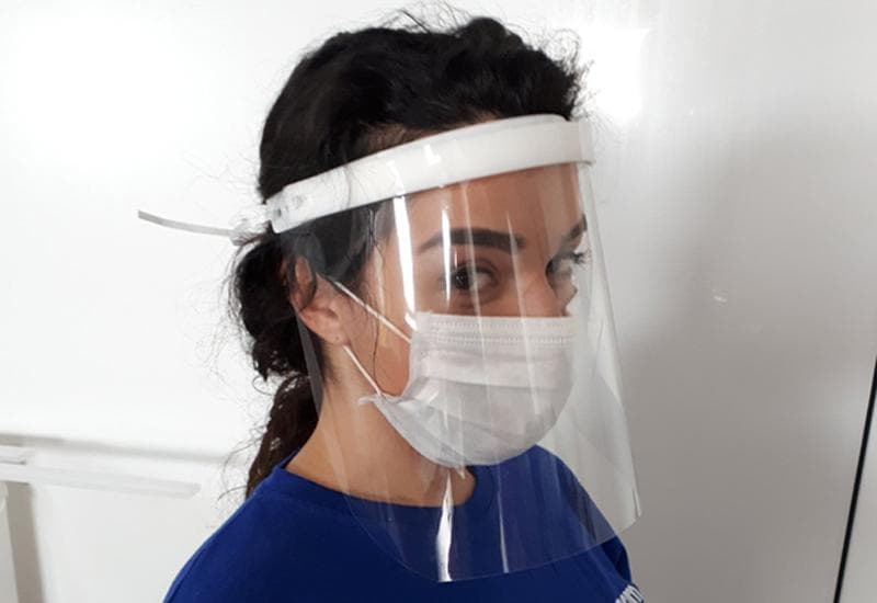 Ilustracija članka: Prva pošiljka od 140 zaštitnih vizira stigla u SKB Mostar