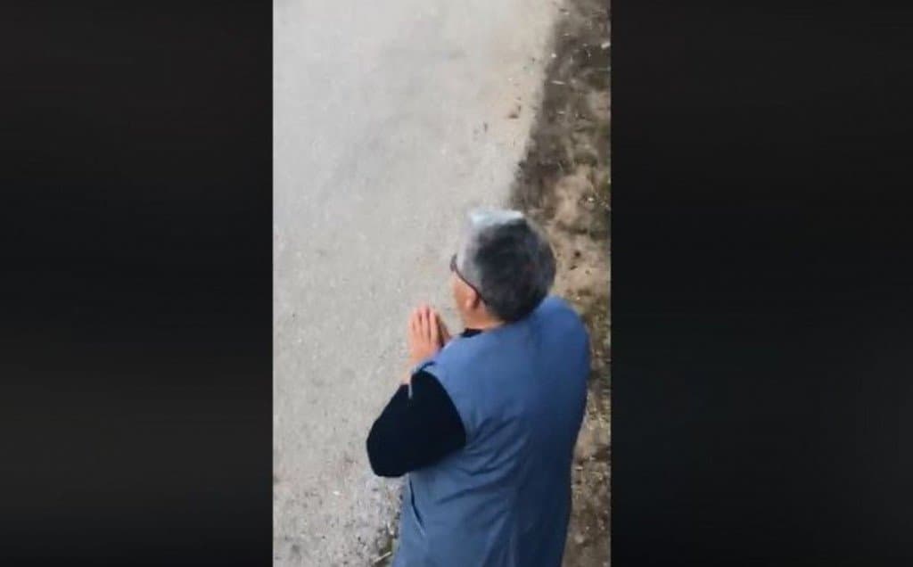 Ilustracija članka: VIDEO: Svećenik u Runovićima našao način da obavi Križni put s vjernicima