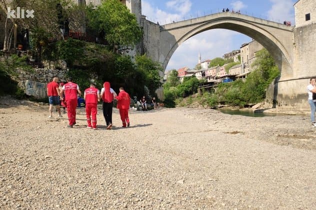 Ilustracija članka: Muškarac pokušao izvršiti samoubojstvo skokom sa Starog mosta