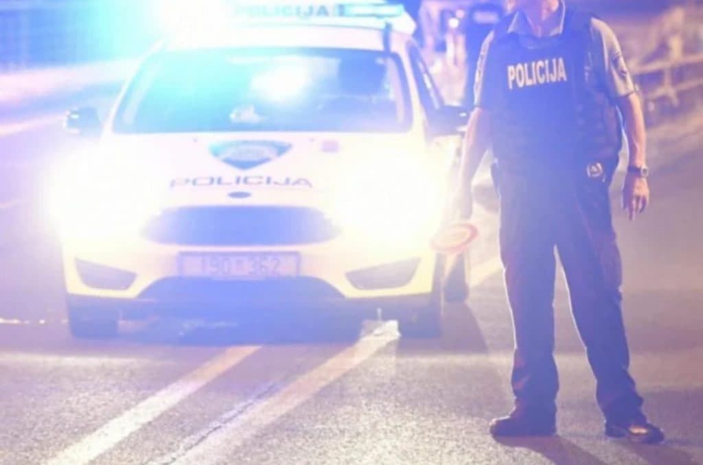 Ilustracija članka: Dobar ‘ulov‘ granične policije kod Imotskog: priveli 48-godišnjaka koji stalno vozi bez dozvole, u autu mu našli poštolj i marihuanu