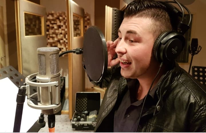 Ilustracija članka: Gruđanin napisao novu pjesmu za pjevača Alena Vogrinca iz Slovenije. 