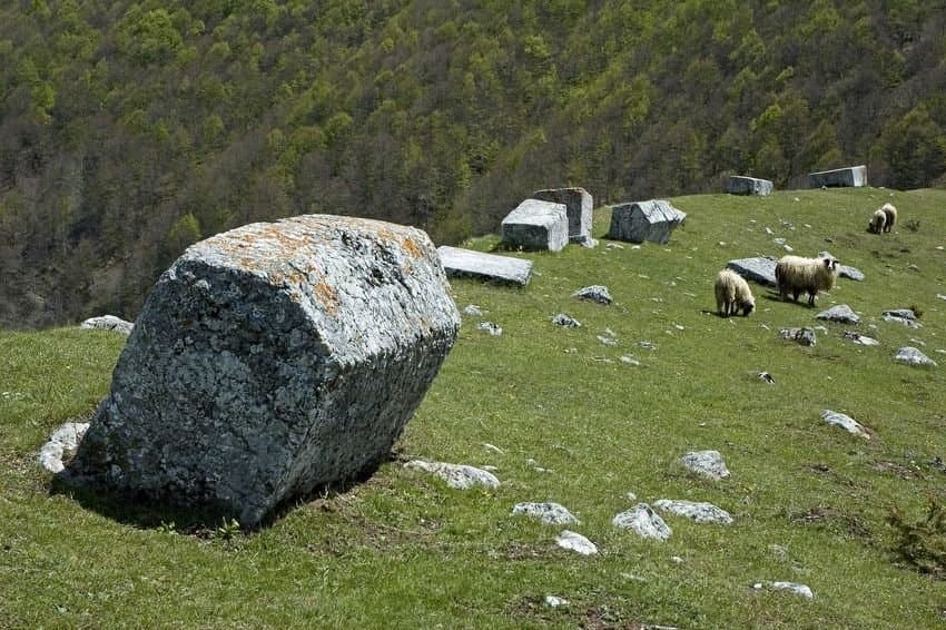 Ilustracija članka: I to je BiH: Prodaja stećaka na internetu