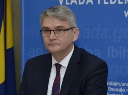 Ilustracija članka: HNS: Bukvarević udrugama Armije BiH podijelio 20 milijuna KM za borbu protiv koronavirusa