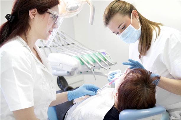 Ilustracija članka: Preporuke za rad stomatoloških ordinacija u FBiH