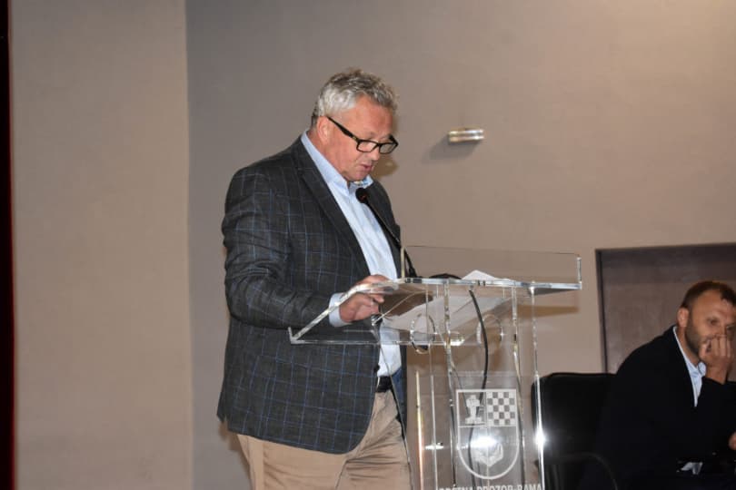 Ilustracija članka: Općina Prozor-Rama isplaćuje 800 KM po zaposlenom za ublažavanje posljedica koronavirusa