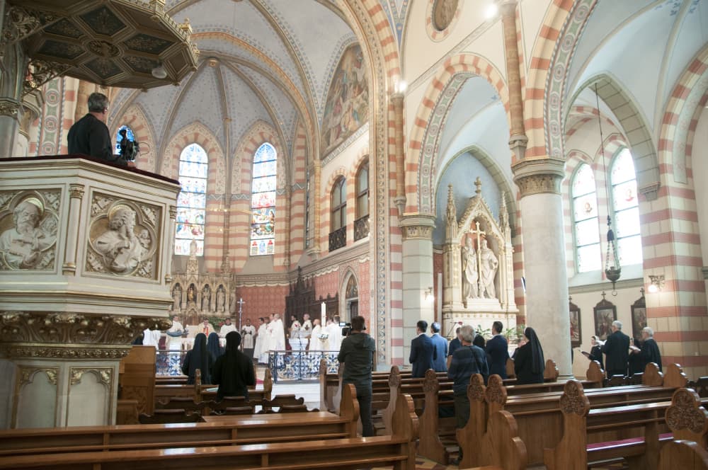 Ilustracija članka: Mise u Hrvatskoj poskupljuju na 10 eura