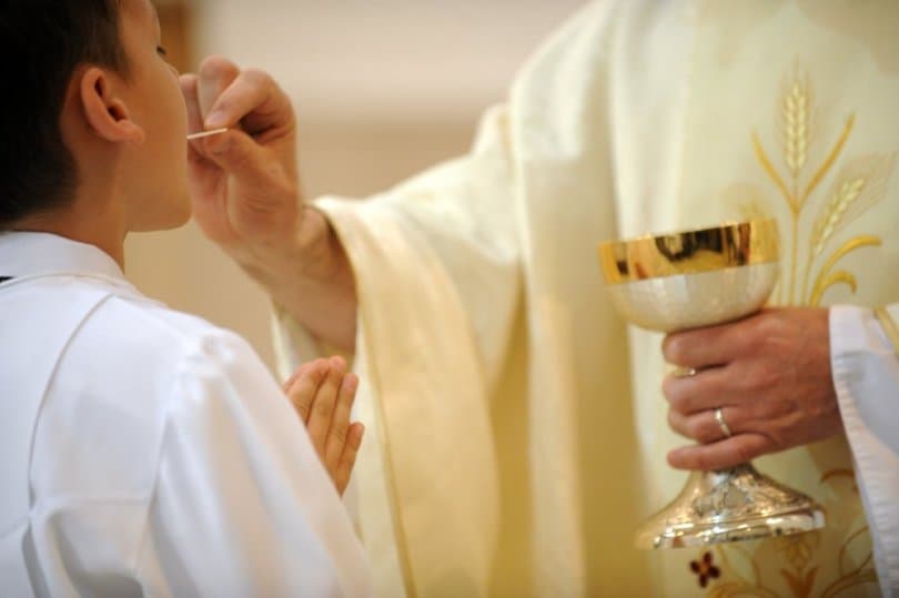 Ilustracija članka: Dogovaraju se datumi održavanja Prve svete Pričesti po župama u Hercegovini