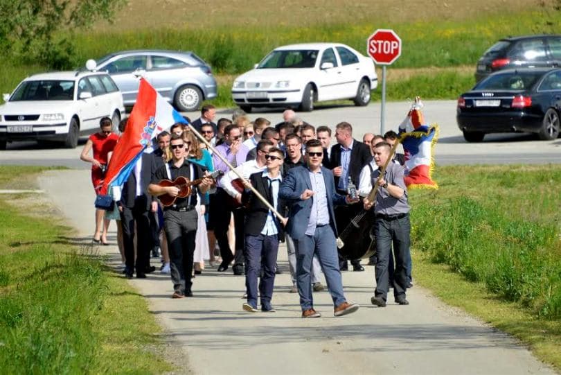 Ilustracija članka: Veći broj novozaraženih u HBŽ-u! Mladence se moli da ne ‘sele’ svadbe u ZHŽ