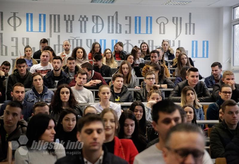 Ilustracija članka: Mostarski studenti potpisuju peticiju ‘Vratimo studente na fakultete’: Dosta je cirkusa