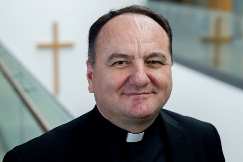 Ilustracija članka: Tko je Petar Palić, novi biskup koji je zamijenio Ratka Perića?