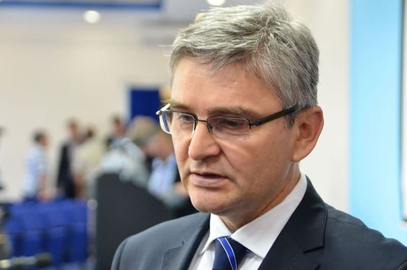 Ilustracija članka: Preminuo ministar Salko Bukvarević, na KCUS-u se liječio od koronavirusa