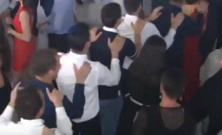 Ilustracija članka: Capak objavio pravila za svadbe u RH: Bez vlakića, grljenja, ljubljenja…